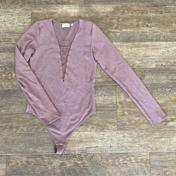 Aritzia Tops - Aritzia Wilfred Bodysuit